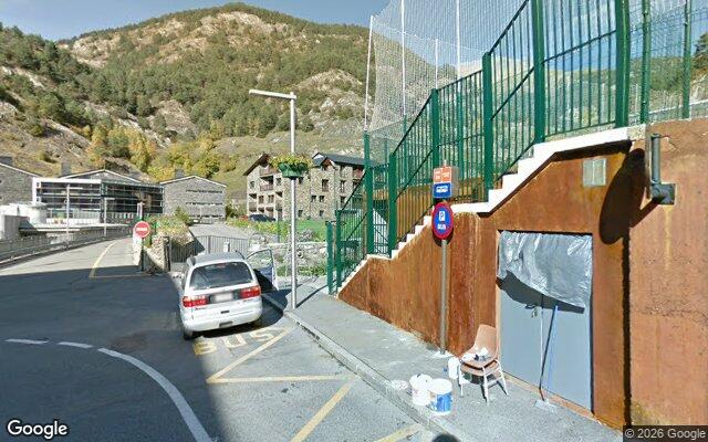 Vista de la parada Les escoles d'Ordino des de Google Street View
